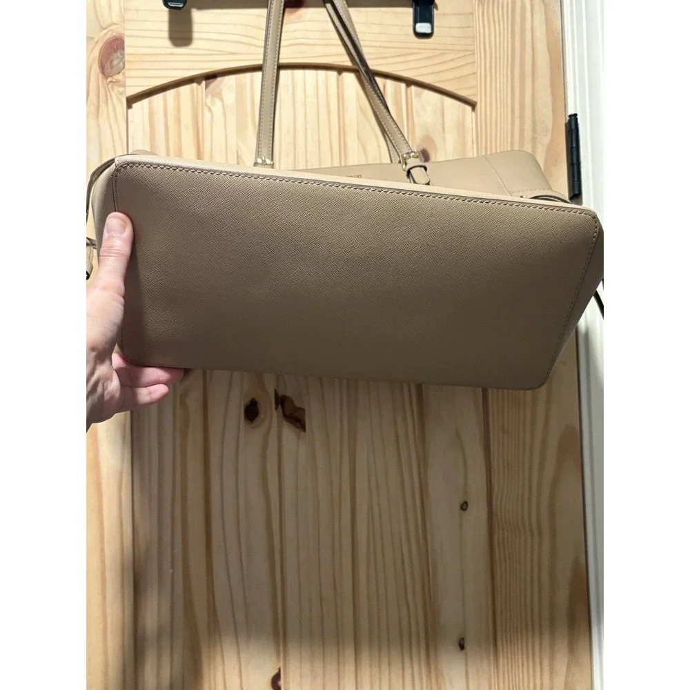 Michael Kors Voyager Tote Womens Large Beige Saffiano Leather Shoulder Bag